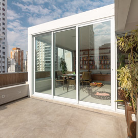 Cobertura vidros residencial proteção solar.