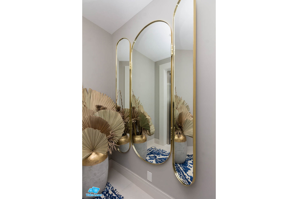 Espelho com Moldura dourada de Latão articulado