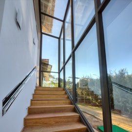 Escada cobertura  vidro.