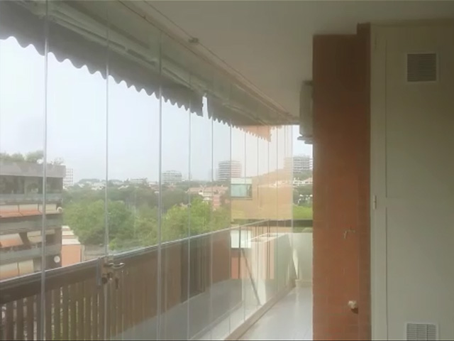 video demonstrativo de cortina de vidro