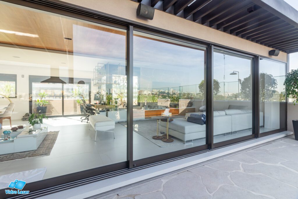 caixilho de aluminio fechamento de sala de tv