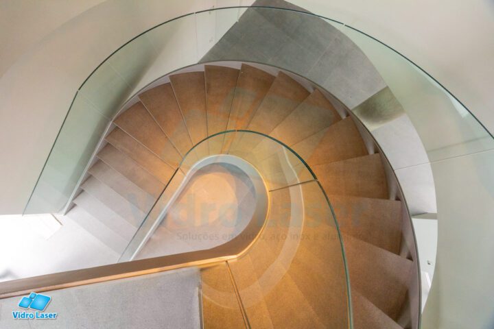 Escadas Residenciais em Aço e Vidro